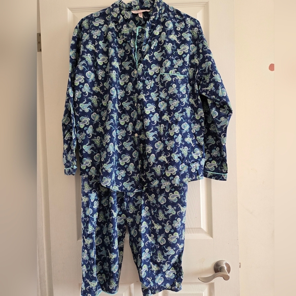 Victoria Secrets Paisley Patterned Pyjama Set - Picture 3 of 15